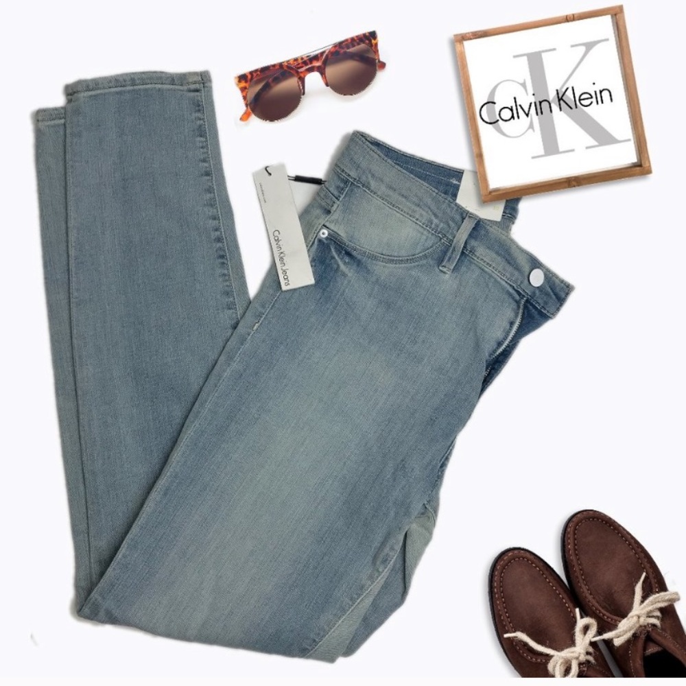 Calvin Klein Mid-Rise Legging Jeans